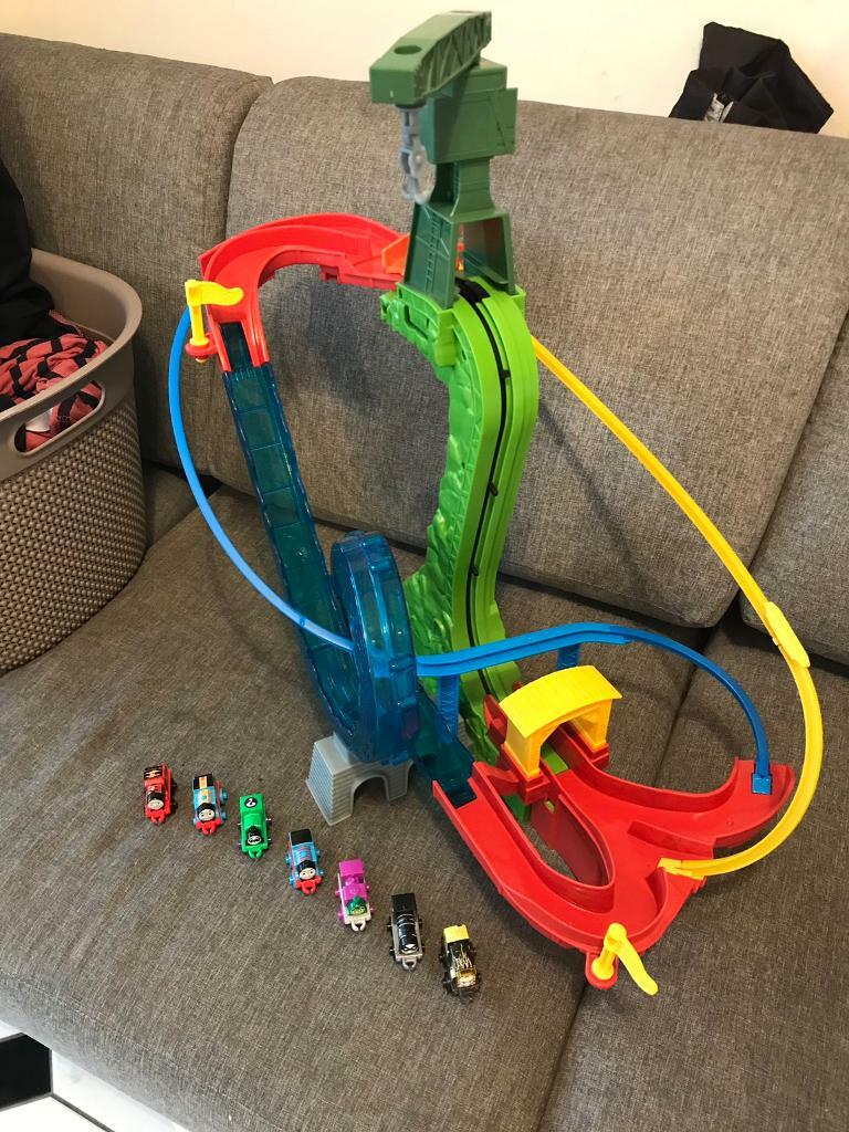 thomas & friends cgm19 minis motorised raceway set